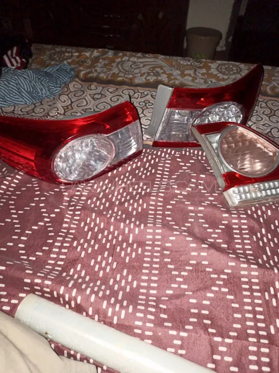 corolla 2011-14 back lights Image-1