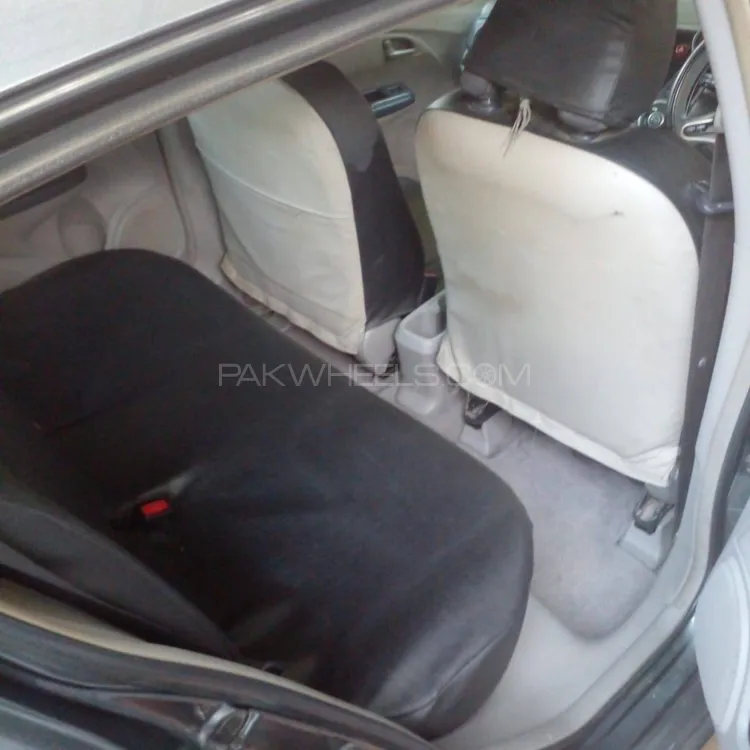 Honda Insight 2010 for Sale in Lahore Image-1