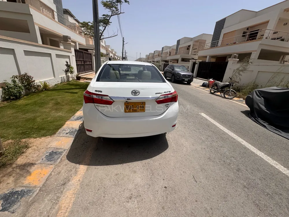 Toyota Corolla 2015 for Sale in Karachi Image-1