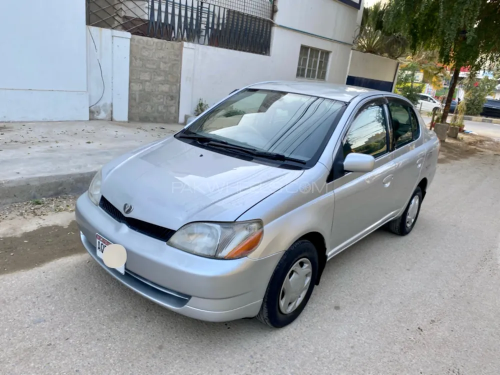 Toyota Platz 2000 for Sale in Karachi Image-1