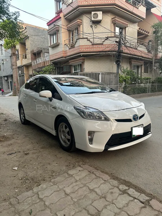 Toyota Prius 2012 for Sale in Lahore Image-1