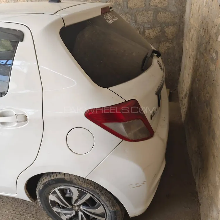 Toyota Vitz 2011 for Sale in Swabi Image-1