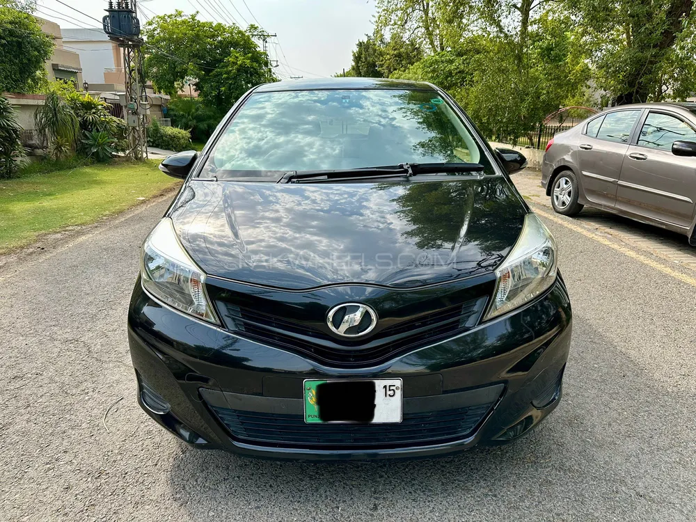 Toyota Vitz 2012 for Sale in Lahore Image-1