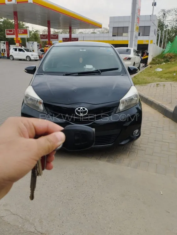 Toyota Vitz 2011 for Sale in Islamabad Image-1