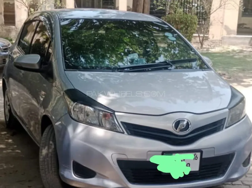 Toyota Vitz 2013 for Sale in Lahore Image-1
