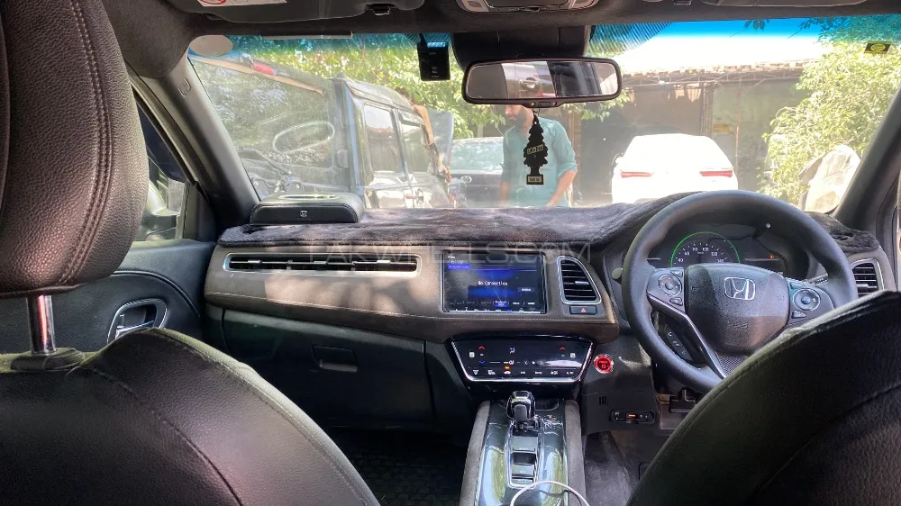 Honda Vezel 2018 for Sale in Peshawar Image-1