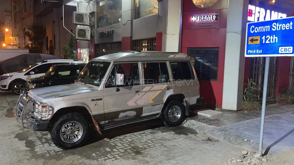 Mitsubishi Pajero 1990 for Sale in Karachi Image-1