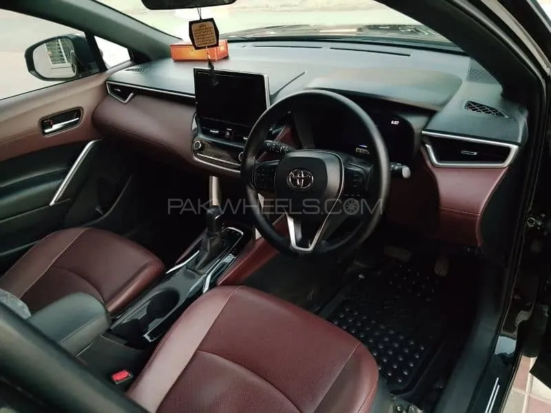 Toyota Corolla Cross 2024 for Sale in Faisalabad Image-1