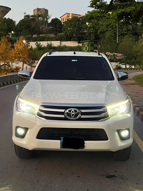 Toyota Hilux 2018 for Sale in Islamabad Image-1