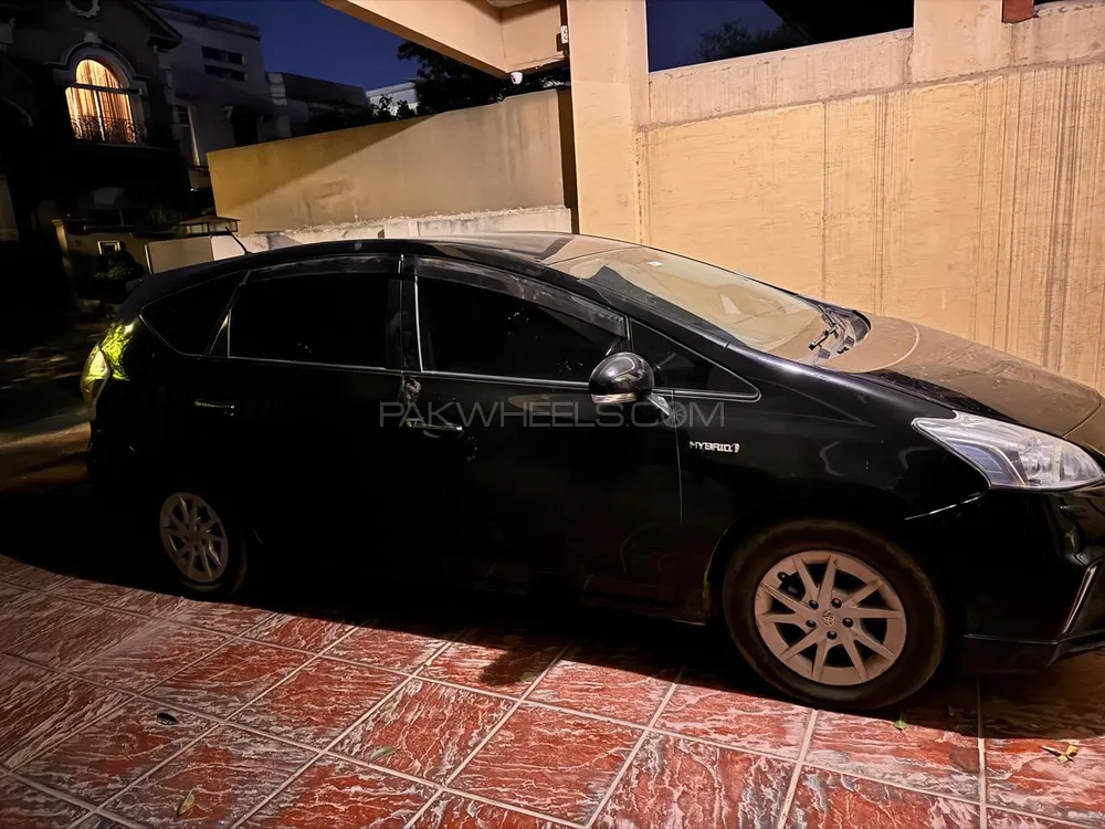 ٹویوٹا پریوس الفا 2014 for Sale in اسلام آباد Image-1