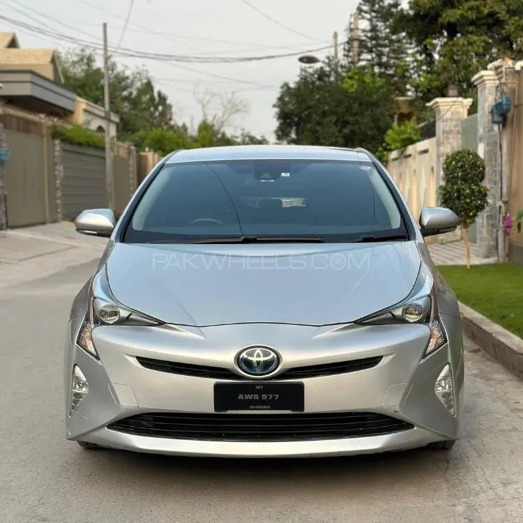 Toyota Prius Alpha 2017 for Sale in Islamabad Image-1