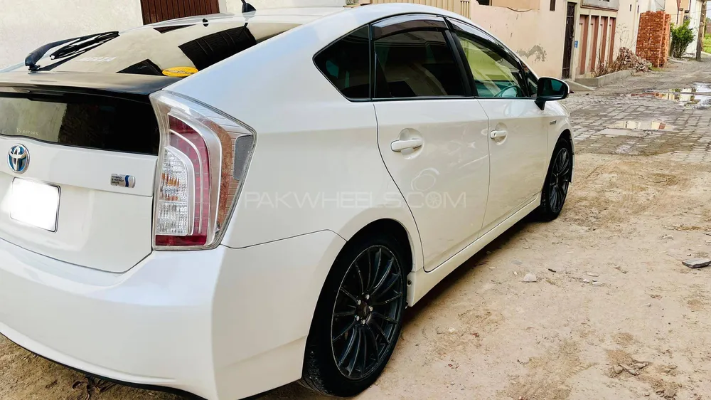 Toyota Prius 2013 for Sale in Islamabad Image-1