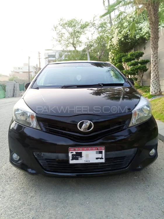 Toyota Vitz 2012 for Sale in Karachi Image-1