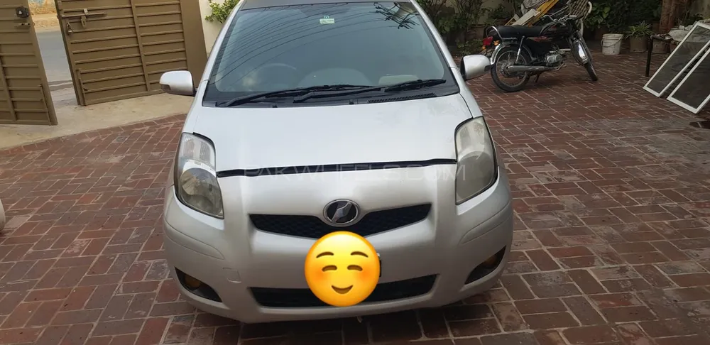 Toyota Vitz 2010 for Sale in Multan Image-1