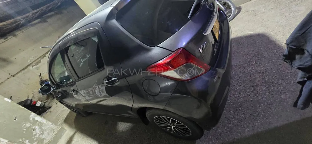 Toyota Vitz 2011 for Sale in Karachi Image-1