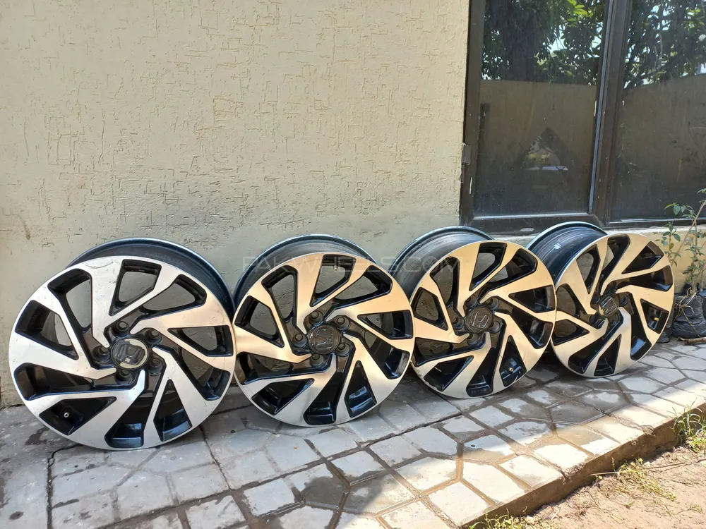 16 Inch Genuine Honda Civic Alloy Rims.  No crack No repair. Image-1