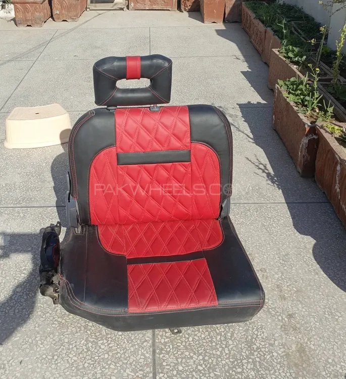 Folding seat for jeeps Image-1