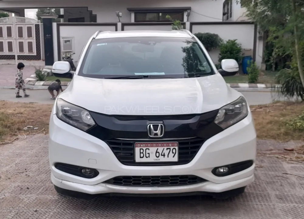 Honda Vezel 2014 for Sale in Karachi Image-1