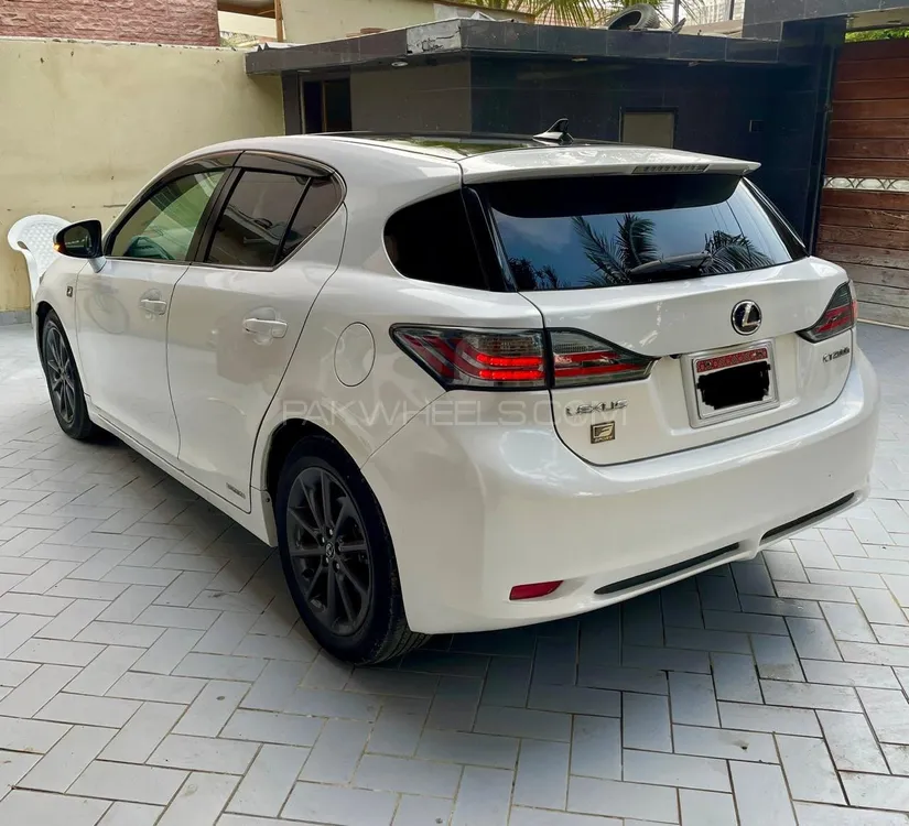 لیکزس سی ٹی 200 ایچ 2011 for Sale in کراچی Image-1
