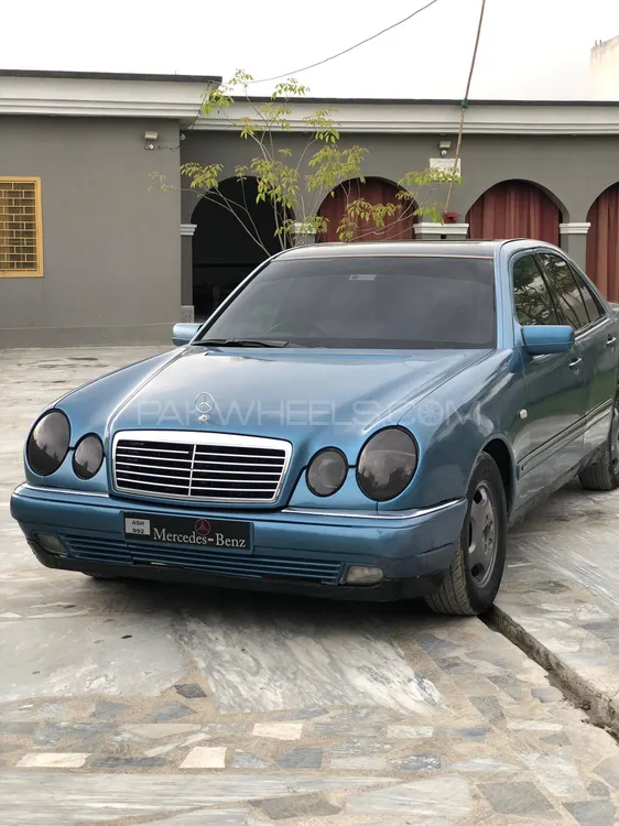 Mercedes Benz E Class 1996 for Sale in Mardan Image-1