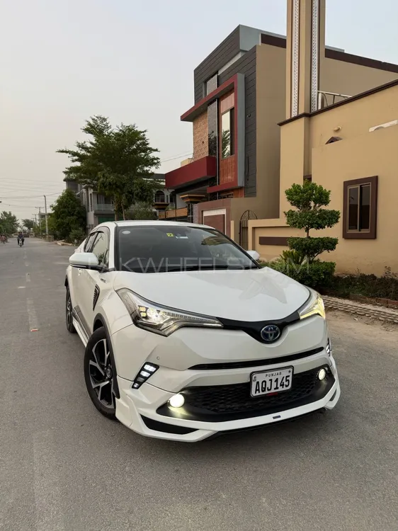 Toyota C-HR 2017 for Sale in Multan Image-1