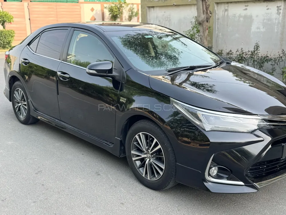 Toyota Corolla 2017 for Sale in Faisalabad Image-1