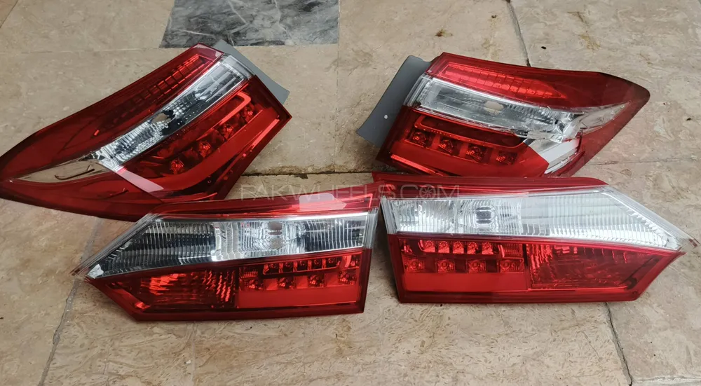 Toyota Corolla gli 2017 model back lights Image-1