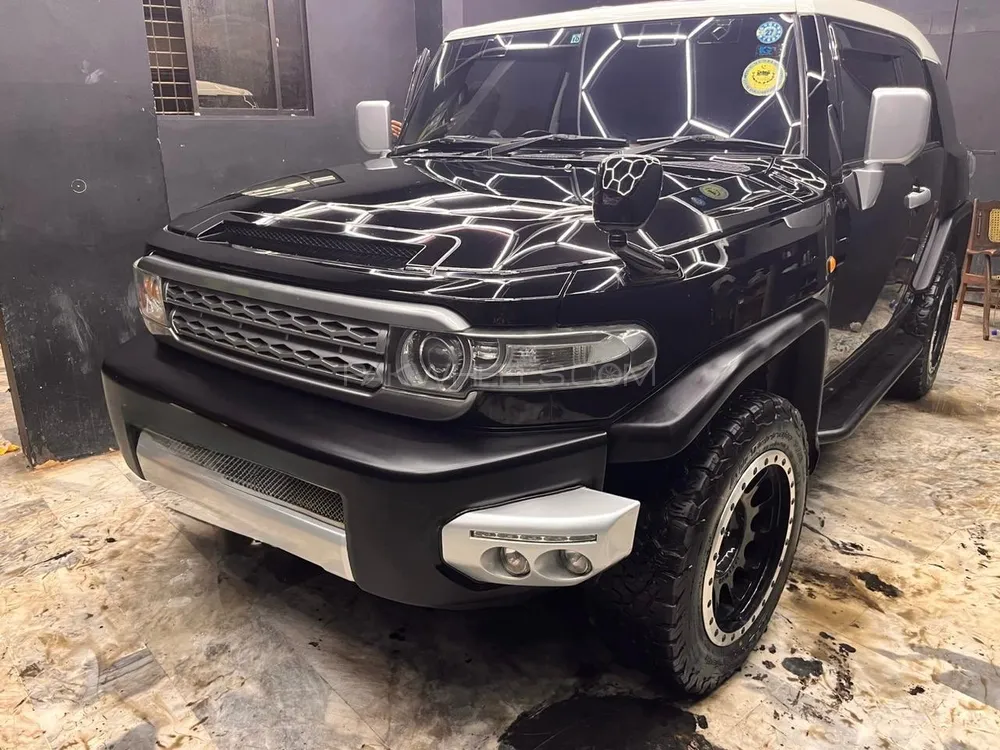 Toyota Fj Cruiser 2011 for Sale in Karachi Image-1