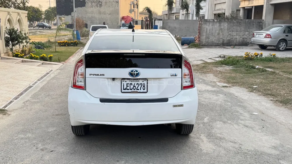 Toyota Prius 2015 for Sale in Faisalabad Image-1