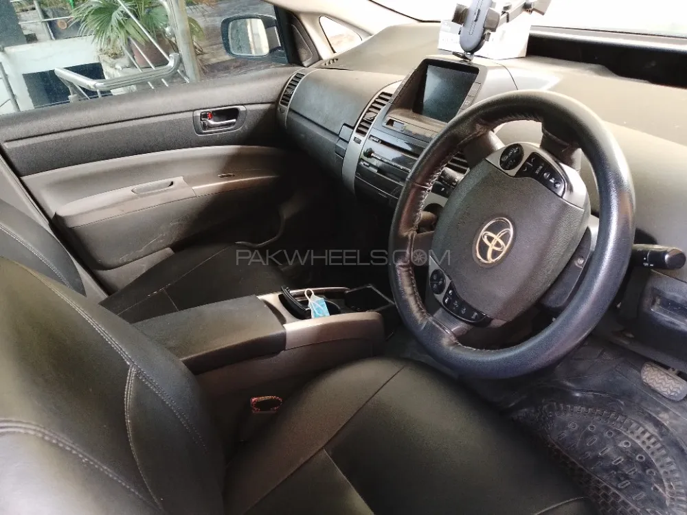Toyota Prius 2011 for Sale in Mansehra Image-1