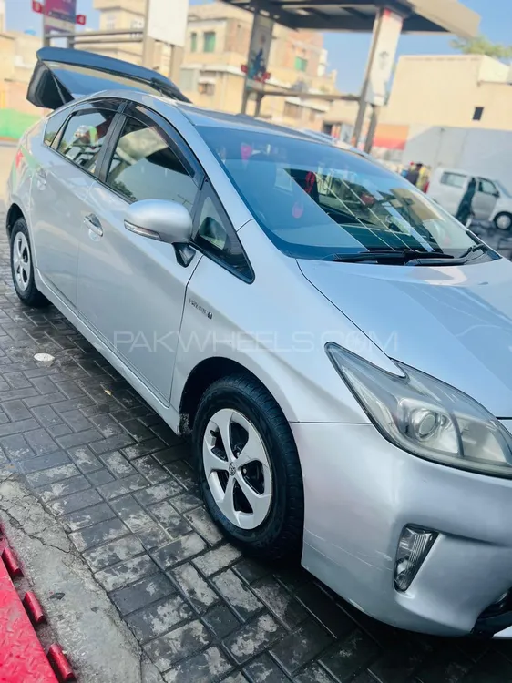 Toyota Prius 2013 for Sale in Lahore Image-1