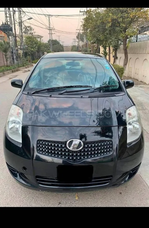 Toyota Vitz 2005 for Sale in Peshawar Image-1