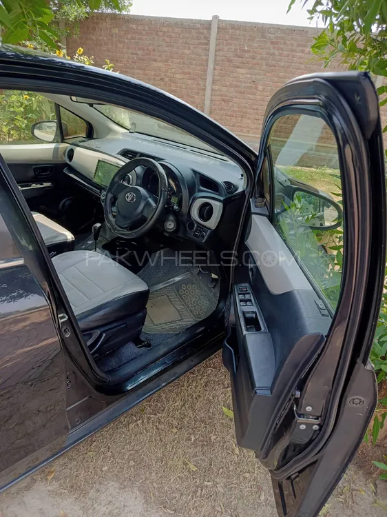 Toyota Vitz 2011 for Sale in Lahore Image-1