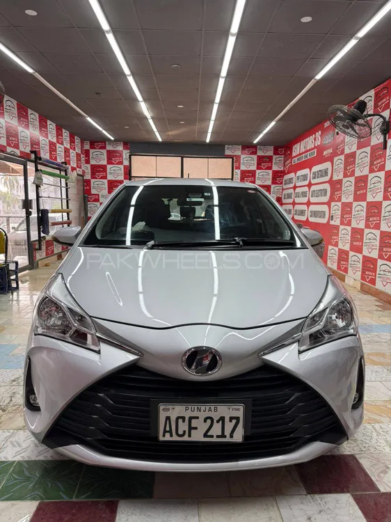 Toyota Vitz 2017 for Sale in Sialkot Image-1