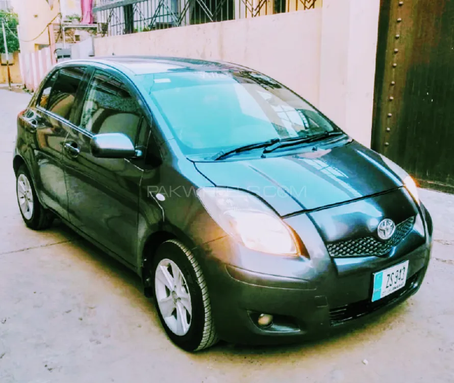 Toyota Yaris Hatchback 2009 for Sale in Islamabad Image-1