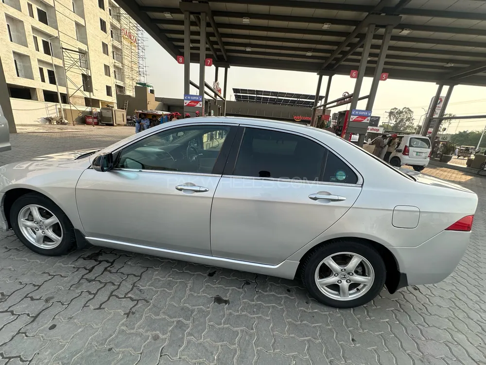 Honda Accord 2004 for Sale in Lahore Image-1