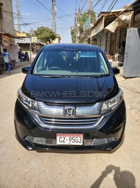 Honda Freed 2017 for Sale in Karachi Image-1