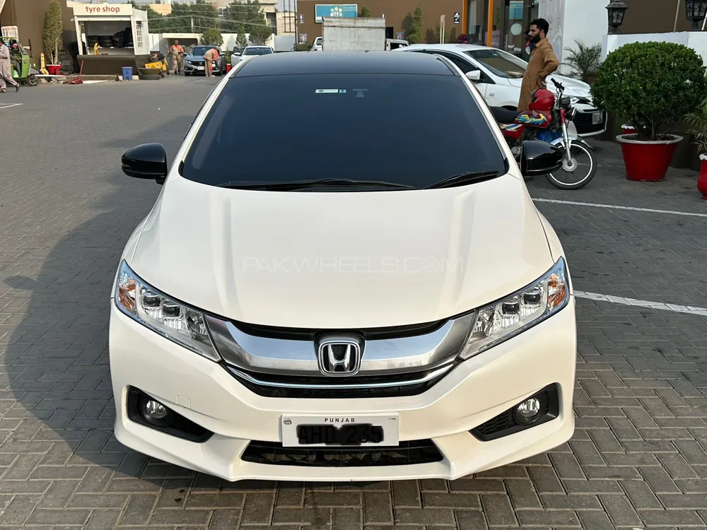 Honda Grace Hybrid 2014 for Sale in Lahore Image-1