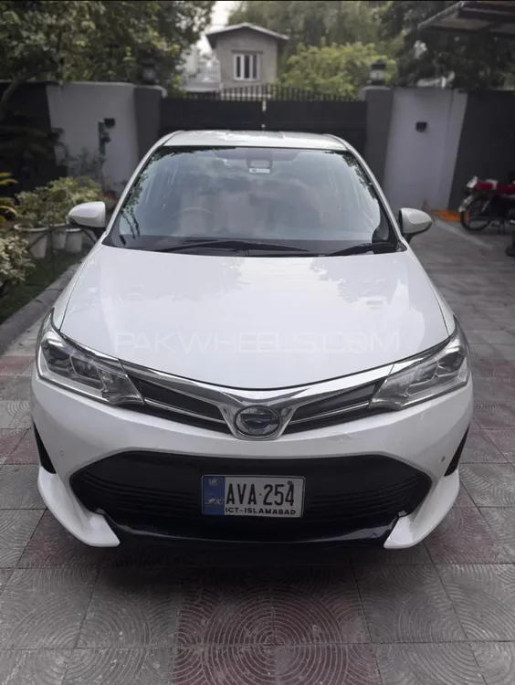Toyota Corolla Axio 2018 for Sale in Peshawar Image-1