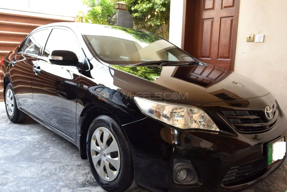 Toyota Corolla 2013 for Sale in Lahore Image-1