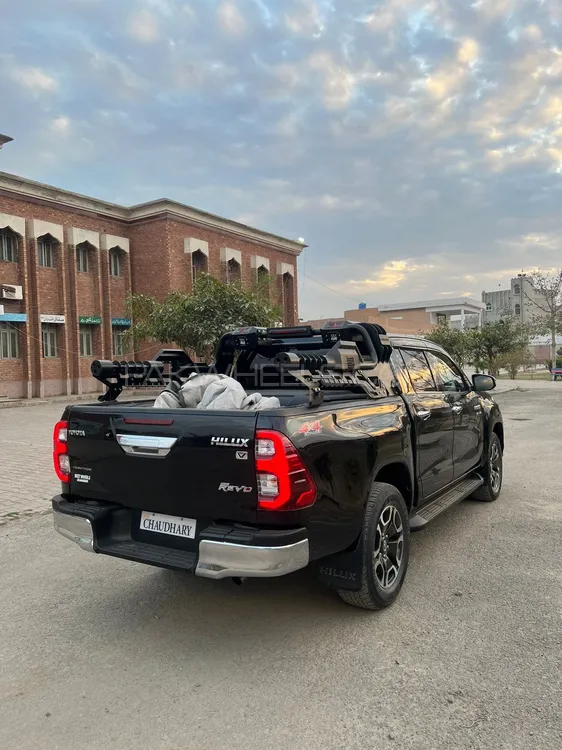 Toyota Hilux 2021 for Sale in Okara Image-1