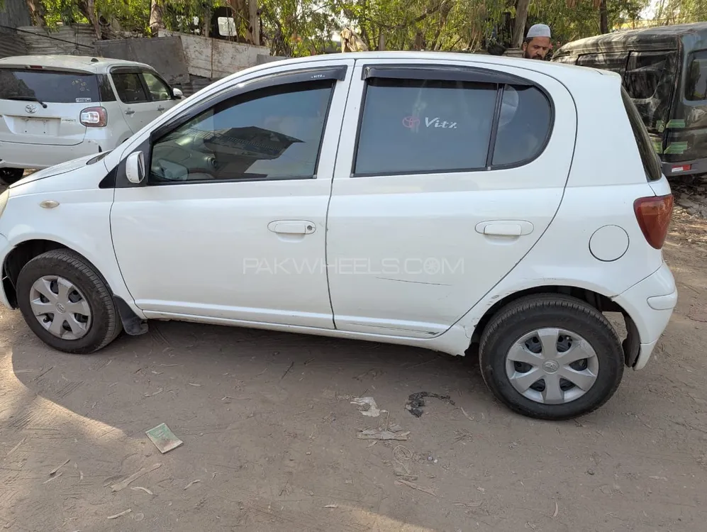 Toyota Vitz 2000 for Sale in Karachi Image-1