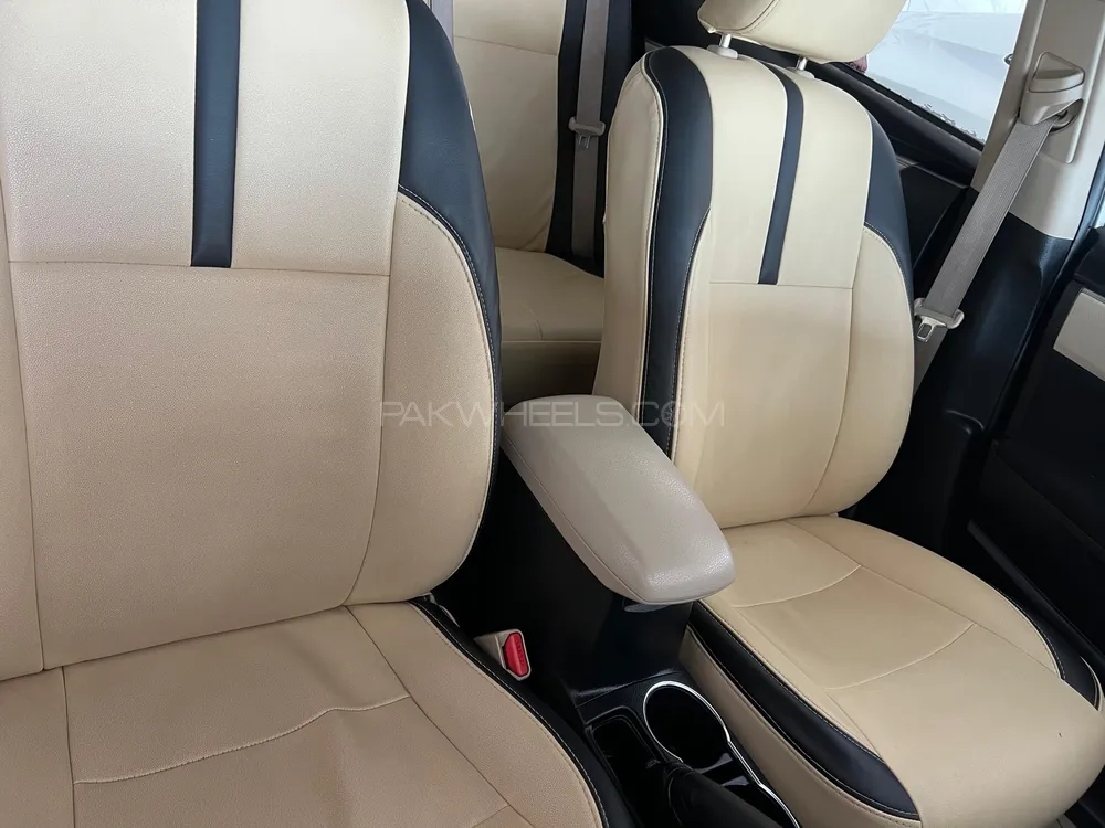 Toyota Corolla 2017 for Sale in Phalia Image-1