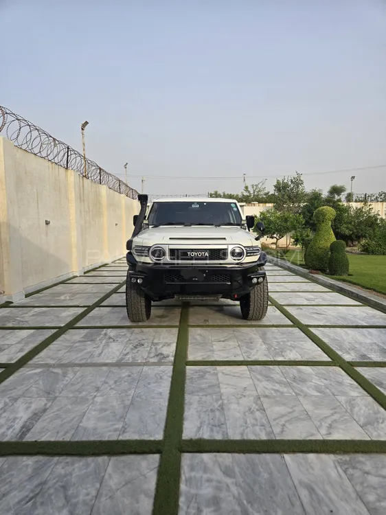 Toyota Fj Cruiser 2012 for Sale in Faisalabad Image-1