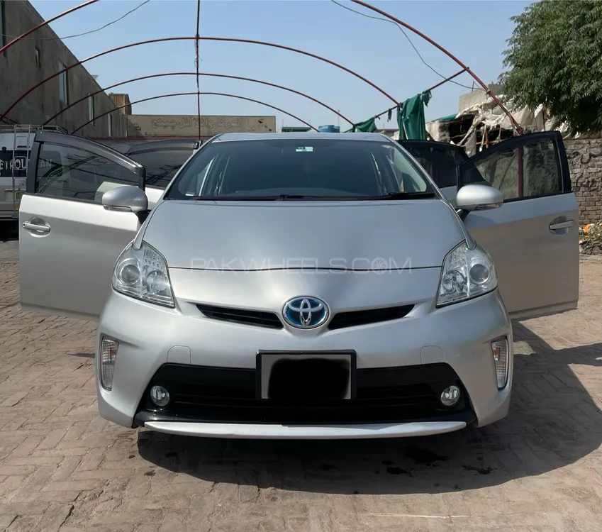 Toyota Prius 2013 for Sale in Lahore Image-1