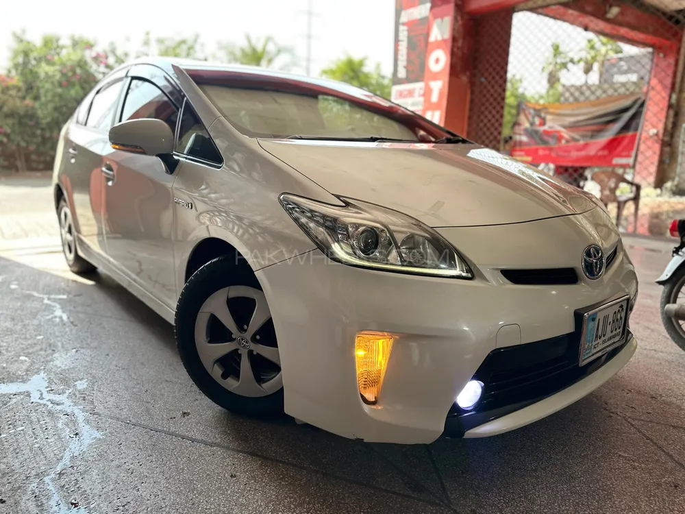 Toyota Prius 2015 for Sale in Lahore Image-1
