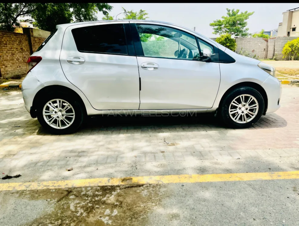 Toyota Vitz 2011 for Sale in Faisalabad Image-1