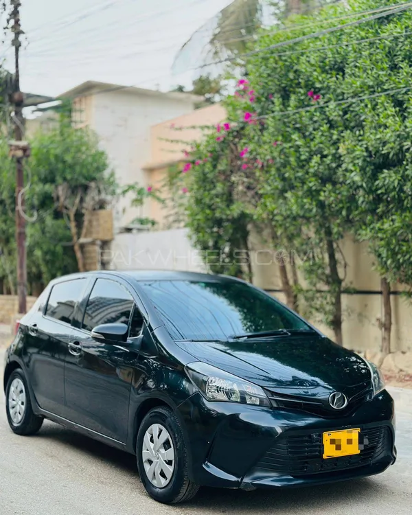 Toyota Vitz 2014 for Sale in Karachi Image-1