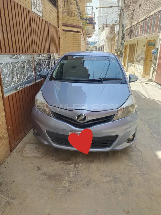 Toyota Vitz 2015 for Sale in Mian Channu Image-1