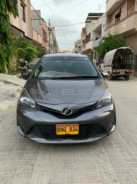 Toyota Vitz 2015 for Sale in Karachi Image-1